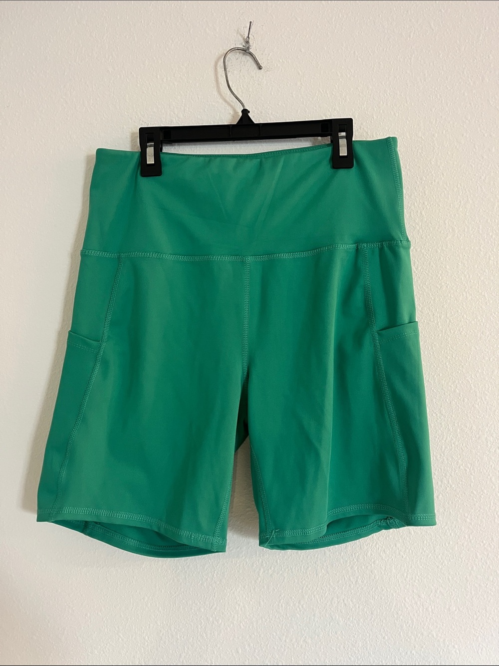 Daisy Fuentes High-Waist Green Athletic Biker Shorts with Side Pockets